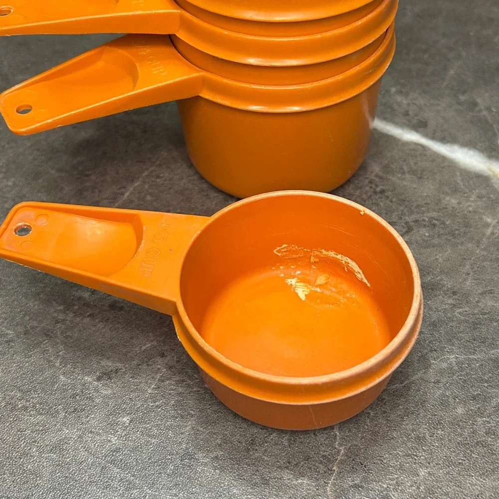 Tupperware vintage measuring
